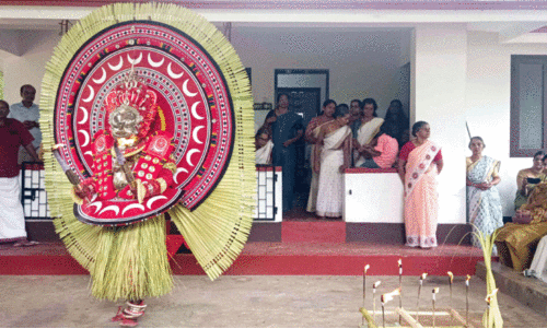 തെക്കടവൻ തറവാട്ടിൽ വാചാലുകളുയർന്നു; ഇനി കളിയാട്ടക്കാലം