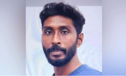 നഗ്നചിത്രം പകർത്തി: വീട്ടമ്മയുടെ പരാതിയിൽ തൃശൂർ സ്വദേശി പിടിയിൽ