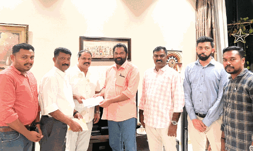 നി​വേ​ദ​നം ന​ൽ​കു​ന്നു