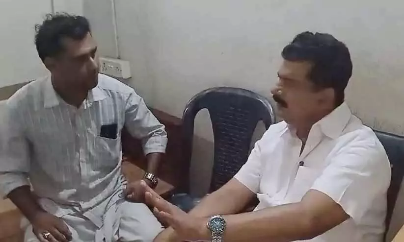 പി.വി.അൻവർ എം.എൽ.എക്ക് മുസ്ലിം ലീഗ് ഓഫീസിൽ സ്വീകരണം; നേതൃത്വം വിശദീകരണം തേടി പി.വി.അൻവർ എം.എൽ.എക്ക് മുസ്ലിം ലീഗ് ഓഫീസിൽ സ്വീകരണം; നേതൃത്വം വിശദീകരണം തേടി