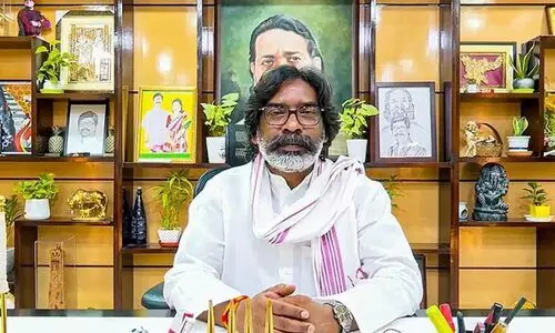 ഝാ​ർ​ഖ​ണ്ഡി​ൽ ഹേ​മ​ന്ത്​ സോ​റ​ന്റെ വ​യ​സ്സി​നെ ചൊ​ല്ലി വി​വാ​ദം