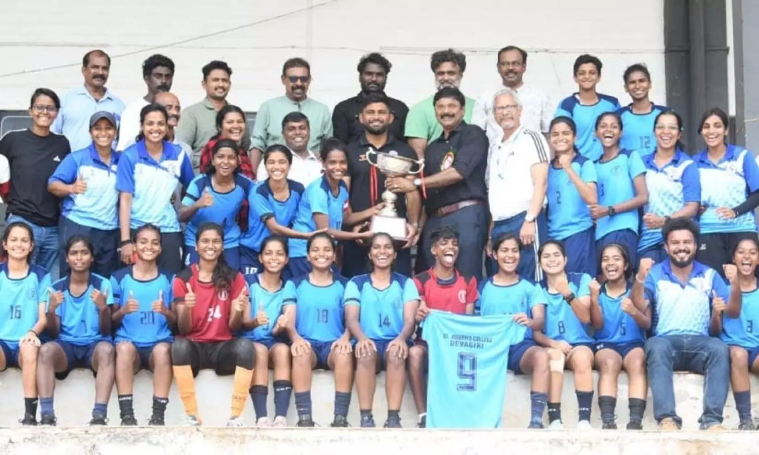 കാ​ലി​ക്ക​റ്റ്‌ സ​ർ​വ​ക​ലാ​ശാ​ലവനിത ഫുട്ബാൾ: ദേവഗിരി ചാമ്പ്യന്മാർ