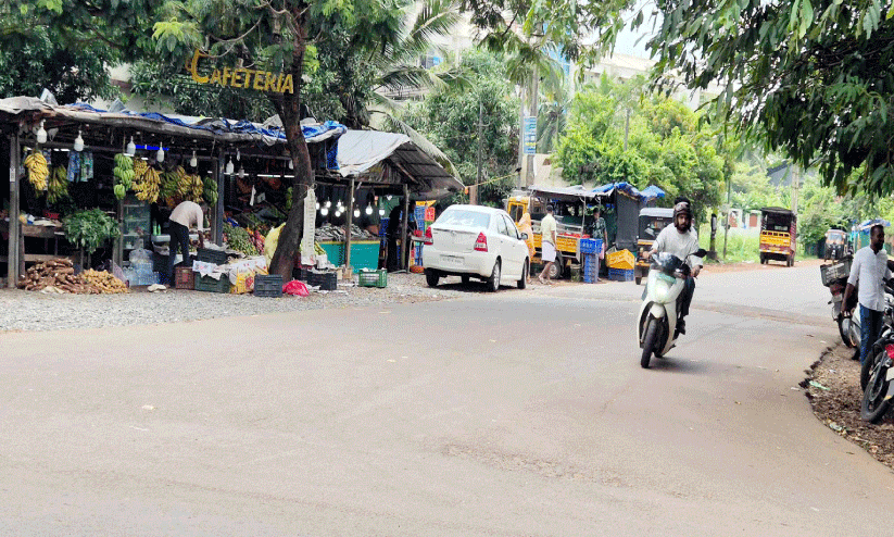 കാവതികളത്തെ വഴിയോര കച്ചവടങ്ങൾ തൽക്കാലം പൊളിക്കില്ല കാവതികളത്തെ വഴിയോര കച്ചവടങ്ങൾ തൽക്കാലം പൊളിക്കില്ല