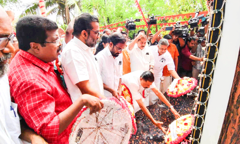 രക്തസാക്ഷികളുടെ ഓര്‍മ പുതുക്കി പുന്നപ്ര സമരഭൂമിയില്‍ ആയിരങ്ങൾ