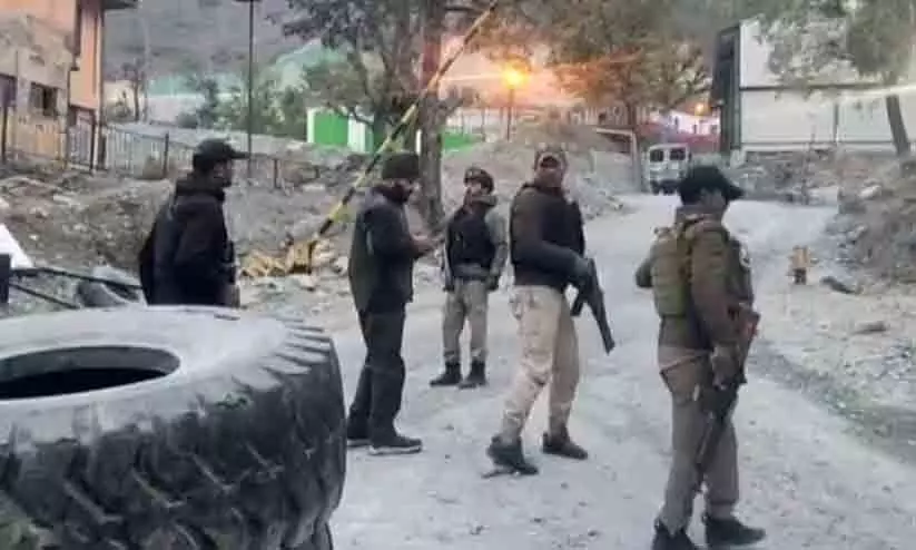 കാശ്മീരിൽ വീണ്ടും അതിഥി തൊഴിലാളികൾക്ക് നേരെ ആക്രമണം; ഒരാൾക്ക് വെടിയേറ്റു കാശ്മീരിൽ വീണ്ടും അതിഥി തൊഴിലാളികൾക്ക് നേരെ ആക്രമണം; ഒരാൾക്ക് വെടിയേറ്റു