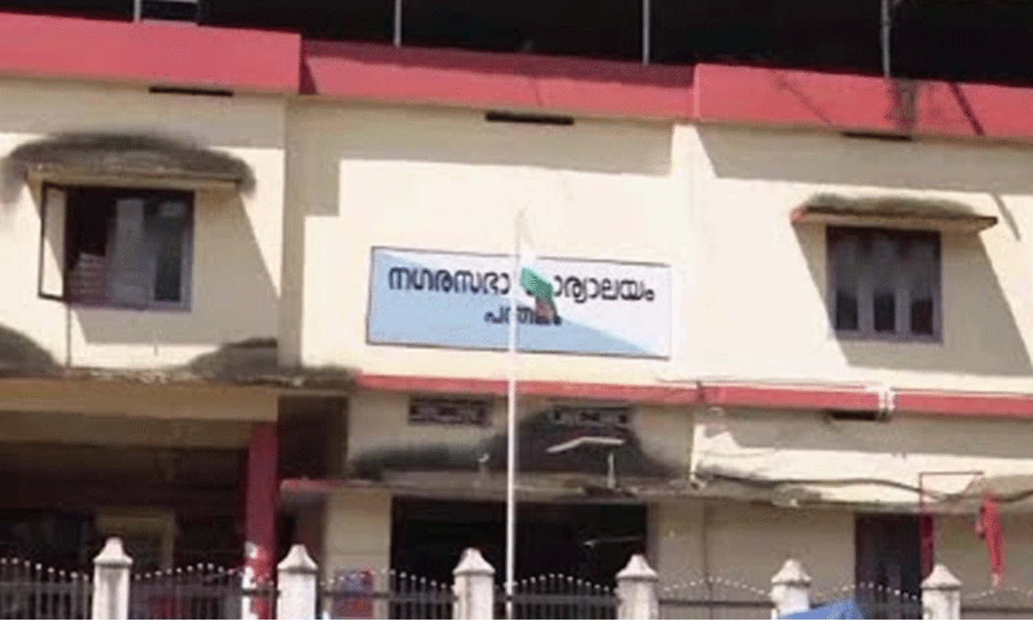 വിവാദം ഒഴിയാതെ പന്തളം നഗരസഭ; ഭരണകക്ഷി കൗൺസിലർമാർ പദ്ധതികൾ അട്ടിമറിക്കുന്നതായി ചെയർപേഴ്​സൻ