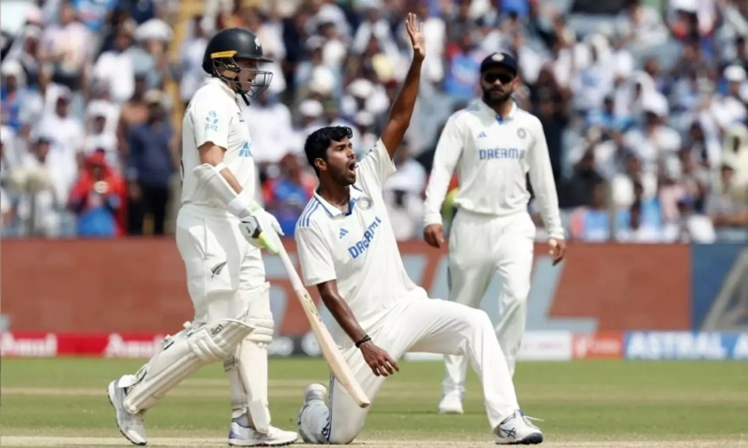 രണ്ടാം ഇന്നിങ്സിലും ‘സുന്ദർ ഇഫക്ട്’; ലീഡ് 300 കടത്തി കിവീസ്, ടെസ്റ്റ് പാസാകാൻ ഇന്ത്യ വിയർക്കും