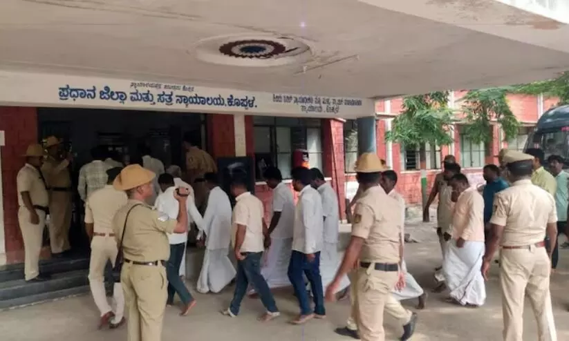 ദലിത് ഗ്രാമം ചുട്ടെരിച്ച കേസ്: കർണാടകയിൽ 98 പേർക്ക് ജീവപര്യന്തം തടവ് ദലിത് ഗ്രാമം ചുട്ടെരിച്ച കേസ്: കർണാടകയിൽ 98 പേർക്ക് ജീവപര്യന്തം തടവ്