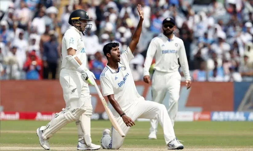 രണ്ടാം ഇന്നിങ്സിലും ‘സുന്ദർ ഇഫക്ട്’; ലീഡ് 300 കടത്തി കിവീസ്, ടെസ്റ്റ് പാസാകാൻ ഇന്ത്യ വിയർക്കും രണ്ടാം ഇന്നിങ്സിലും ‘സുന്ദർ ഇഫക്ട്’; ലീഡ് 300 കടത്തി കിവീസ്, ടെസ്റ്റ് പാസാകാൻ ഇന്ത്യ വിയർക്കും