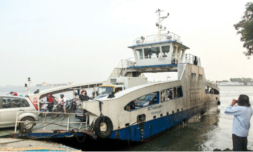 തകരാറിലായ റോ റോ;ഒരാഴ്ചക്കകം നേരെയാക്കാൻ നിർദേശം