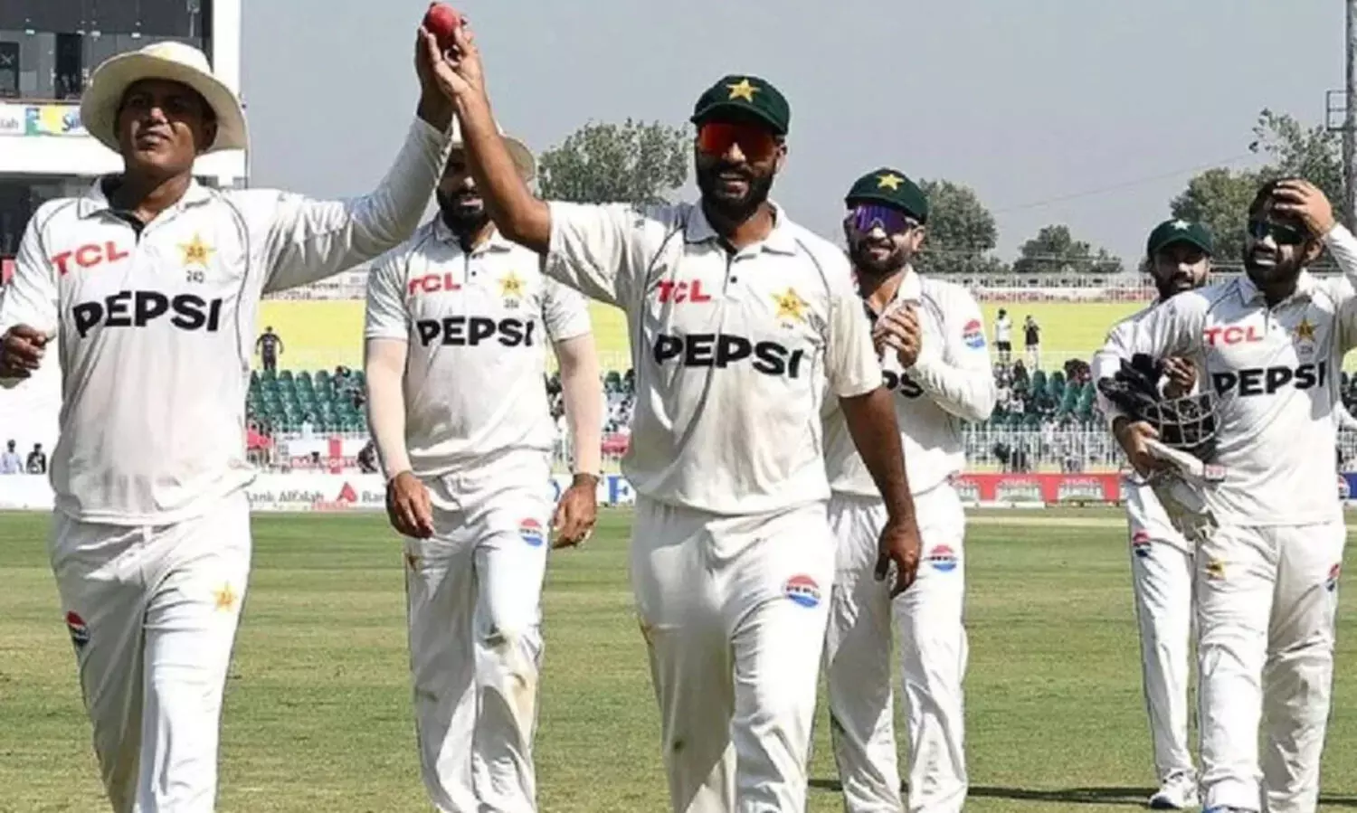 പരമ്പര പിടിച്ച് പാകിസ്താൻ; മൂന്നാം ടെസ്റ്റിൽ ഇംഗ്ലണ്ടിന് ഒമ്പത് വിക്കറ്റ് തോൽവി