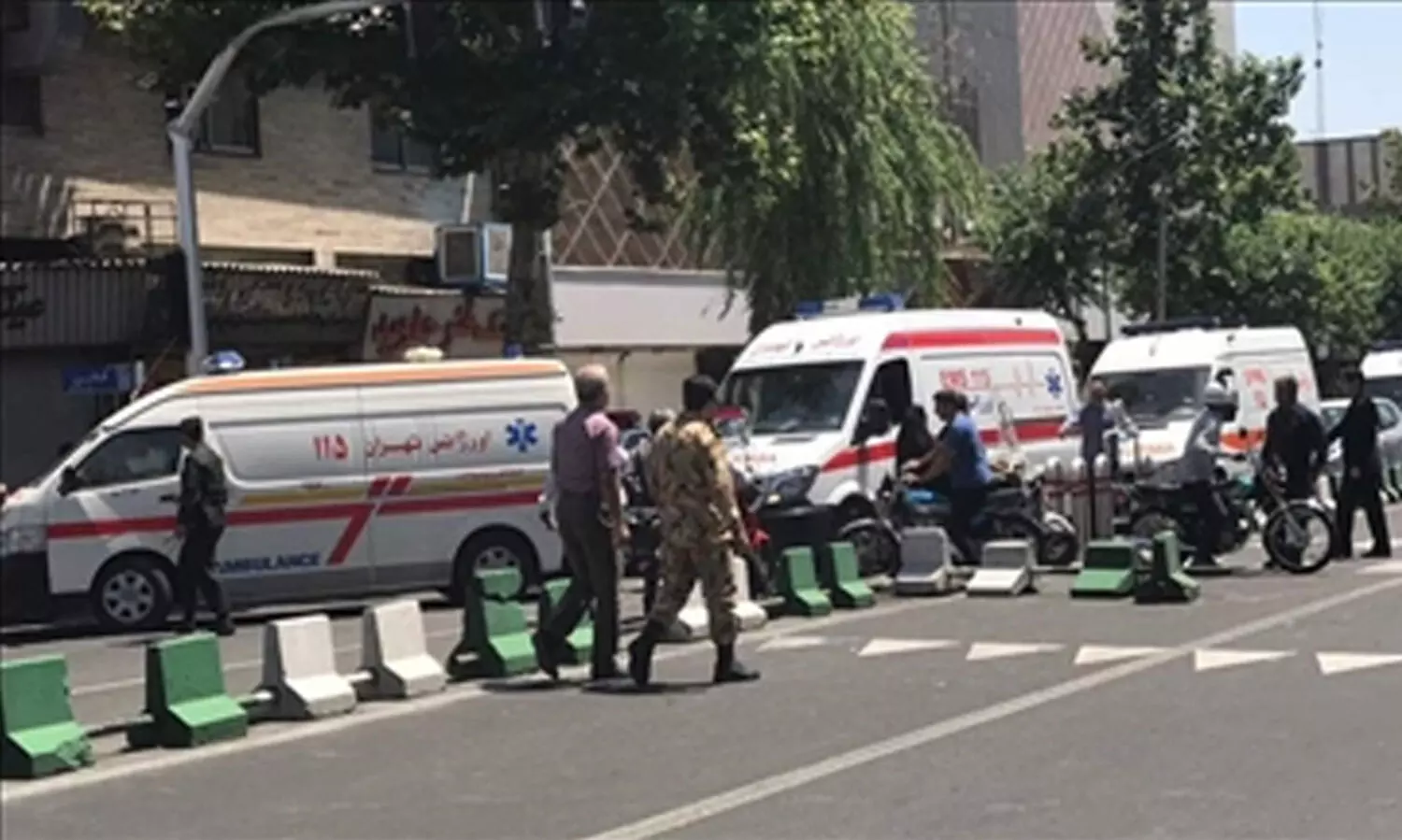 ഇ​റാ​നി​ൽ പൊ​ലീ​സ് വാ​ഹ​ന​വ്യൂ​ഹ​ത്തി​ന് നേ​രെ ആ​ക്ര​മ​ണം; 10 മ​ര​ണം