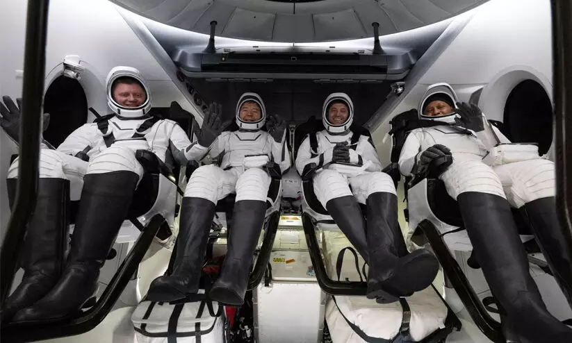 ബഹിരാകാശത്ത് നിന്ന് മടങ്ങിയെത്തിയവരിൽ ഒരാൾ ആശുപത്രിയിൽ