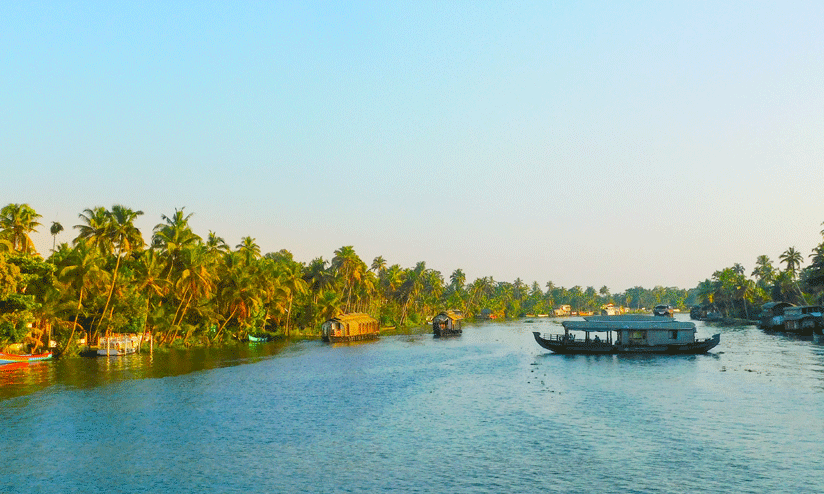 സംഭരണശേഷി നാലിലൊന്നായി; വേമ്പനാട്ടുകായൽ സംരക്ഷണത്തിന് കളമൊരുങ്ങുന്നു സംഭരണശേഷി നാലിലൊന്നായി; വേമ്പനാട്ടുകായൽ സംരക്ഷണത്തിന് കളമൊരുങ്ങുന്നു