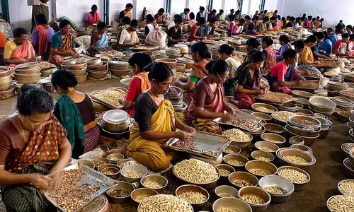 കശുവണ്ടി വ്യവസായികളും തൊഴിലാളികളും നാളെ മുതൽ അനിശ്ചിതകാല സത്യാഗ്രഹത്തിൽ