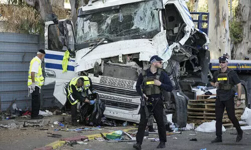 തെൽ അവീവിൽ ട്രക്ക് ബസ് സ്റ്റേഷനിലേക്ക് ഇടിച്ചുകയറ്റി: 40ലേറെ പേർക്ക് പരിക്ക്