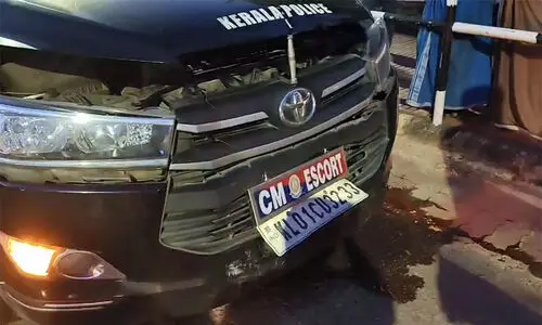 Five vehicles escorting the Chief Minister collided