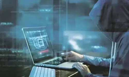 സൈബർ അറസ്റ്റ് ഭീഷണിയിൽ വീട്ടമ്മയുടെ നാലുകോടിയിലധികം തട്ടിയെടുത്തു സൈബർ അറസ്റ്റ് ഭീഷണിയിൽ വീട്ടമ്മയുടെ നാലുകോടിയിലധികം തട്ടിയെടുത്തു