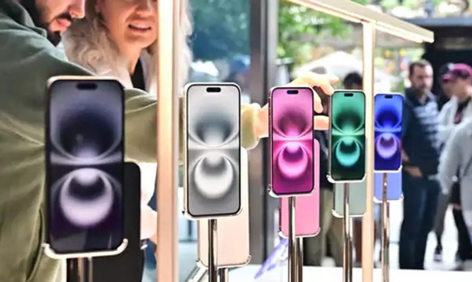 ഇന്ത്യൻ വിപണിയും ആപ്പിൾ പിടിക്കുന്നു; ആദ്യമായി ടോപ് ഫൈവിൽ