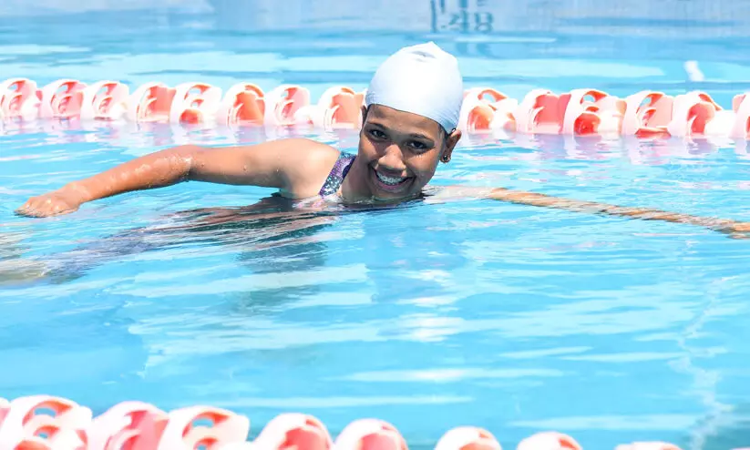 സുവർണ നേട്ടത്തിലേക്ക് നീന്തിക്കയറി അപർണ