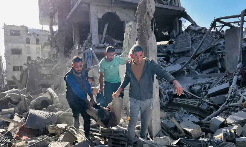 വടക്കൻ ഗസ്സയിൽ താമസ കെട്ടിടത്തിൽ ബോംബിങ്; 109 മരണം കൊല്ലപ്പെട്ടവരിൽ 25 കുട്ടികളും വടക്കൻ ഗസ്സയിൽ താമസ കെട്ടിടത്തിൽ ബോംബിങ്; 109 മരണം കൊല്ലപ്പെട്ടവരിൽ 25 കുട്ടികളും