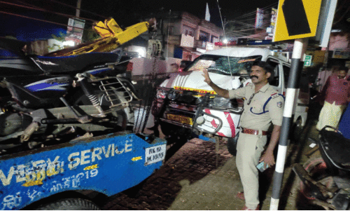 രോഗിയുമായി പോയ ആംബുലന്‍സ് ഇടിച്ച് ബൈക്ക് യാത്രികന് പരിക്ക്