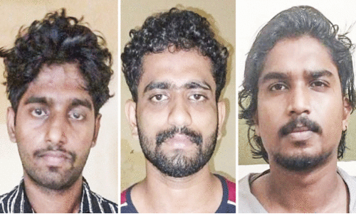 എ​സ്.​എ​ഫ്​​ഐ​ക്കാ​ർ ത​മ്മി​ല​ടി​ച്ചു; പൊലീ​സു​കാ​ർ​ക്ക്​ പ​രി​ക്കേ​റ്റ സം​ഭ​വ​ത്തി​ൽ മൂ​ന്നുപേ​ർ റി​മാ​ൻഡി​ൽ