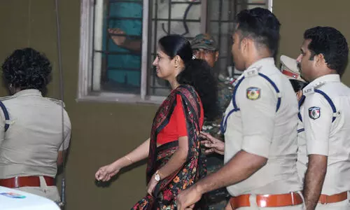 ദിവ്യ ജയിലിൽ; രണ്ടാഴ്ച ജുഡീഷ്യൽ കസ്റ്റഡിയിൽ ദിവ്യ ജയിലിൽ; രണ്ടാഴ്ച ജുഡീഷ്യൽ കസ്റ്റഡിയിൽ