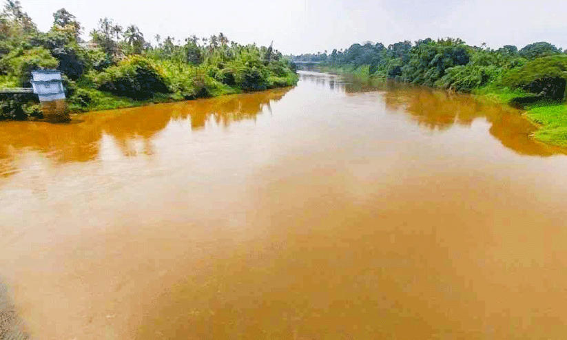 ചാലക്കുടിപ്പുഴ കലങ്ങുമ്പോൾ മനം കലങ്ങി തീരവാസികൾ