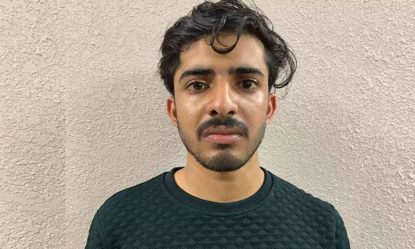 ആലുവയിൽ ‘ഭക്ഷണത്തിന് റേറ്റിങ് ഇടൽ ജോലി’യിലൂടെ വീട്ടമ്മയുടെ 17 ലക്ഷം തട്ടിയ കേസ്: ഒരാൾ കൂടി അറസ്റ്റിൽ ആലുവയിൽ ‘ഭക്ഷണത്തിന് റേറ്റിങ് ഇടൽ ജോലി’യിലൂടെ വീട്ടമ്മയുടെ 17 ലക്ഷം തട്ടിയ കേസ്: ഒരാൾ കൂടി അറസ്റ്റിൽ