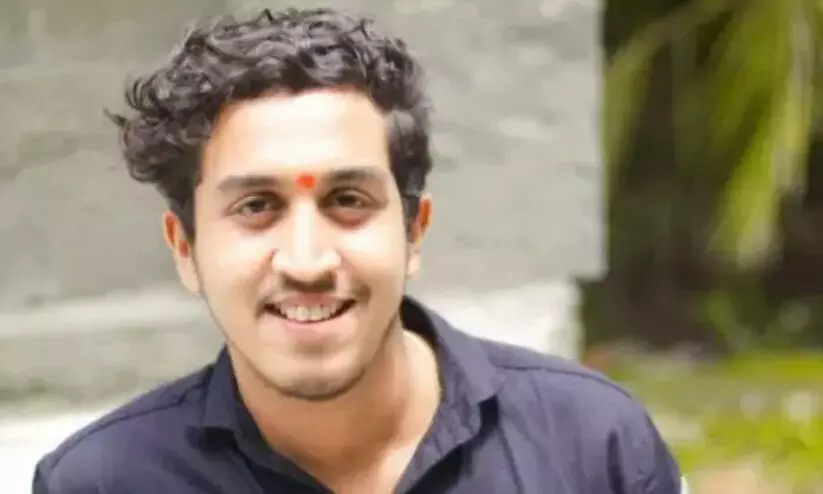 കൊല്ലത്ത് ആശ്രാമം ക്ഷേത്രത്തിലെ പൂജാരി വാഹനാപകടത്തിൽ മരിച്ചു കൊല്ലത്ത് ആശ്രാമം ക്ഷേത്രത്തിലെ പൂജാരി വാഹനാപകടത്തിൽ മരിച്ചു