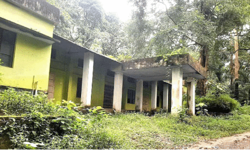 ലക്ഷങ്ങൾ ചെലവിട്ട്​ നിർമാണം; കമ്യൂണിറ്റി ഹാൾ മന്ദിരം നോക്കുകുത്തി