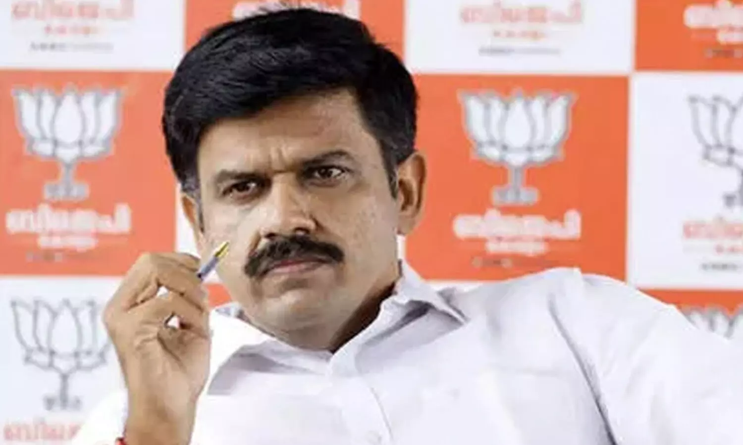 വേദിയില്‍ ഇരിപ്പിടം കിട്ടിയില്ല; സന്ദീപ് വാര്യർ ബി.ജെ.പി കൺവെൻഷനിൽനിന്ന് ഇറങ്ങിപ്പോയി