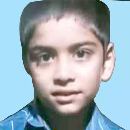 വ​യ​ലി​ലെ കു​ഴി​യി​ൽ വീ​ണ് ര​ണ്ടാം ക്ലാ​സ് വി​ദ്യാ​ർ​ഥി മു​ങ്ങി​മ​രി​ച്ചു