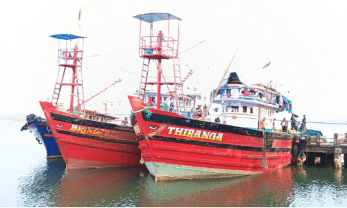 അ​ന​ധി​കൃ​ത മ​ത്സ്യ​ബ​ന്ധ​നം; ക​ർ​ണാ​ട​ക ബോ​ട്ടു​ക​ൾ​ക്ക് അ​ഞ്ചു ല​ക്ഷം രൂ​പ പി​ഴ