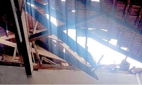 മഴയില്‍ സ്‌കൂള്‍ കെട്ടിടം തകര്‍ന്നു