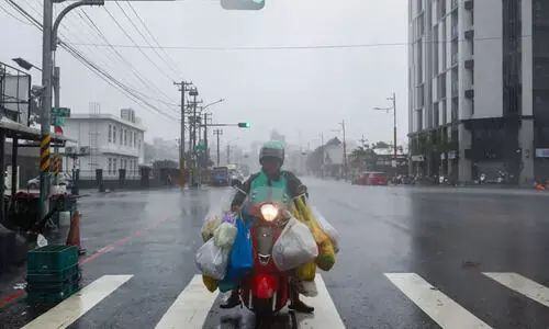 തായ്‌വാനിൽ ആഞ്ഞടിച്ച് ‘കോങ് റേ’;   മൂന്നു പതിറ്റാണ്ടിനിടെയുള്ള ഏറ്റവും വലിയ ചുഴലിക്കാറ്റ്