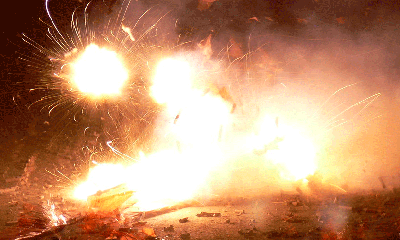 പ​ട​ക്കം പൊ​ട്ടി​ത്തെ​റി​ച്ച് 18കാ​ര​ന് പ​രി​ക്ക്