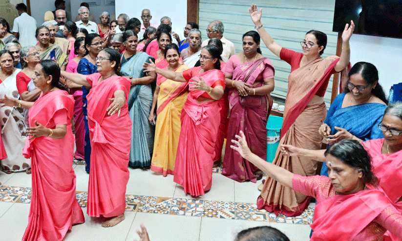 ഒറ്റപ്പെടില്ല, കോഴിക്കോട്ടെ മുതിർന്ന പൗരന്മാർ ഒറ്റപ്പെടില്ല, കോഴിക്കോട്ടെ മുതിർന്ന പൗരന്മാർ