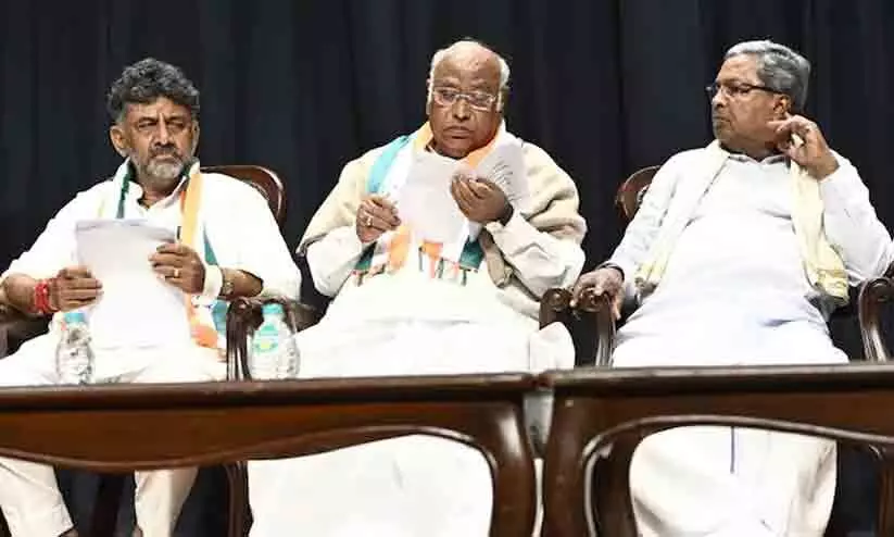 നിങ്ങൾക്ക് ചവയ്ക്കാൻ കഴിയുന്നതിനേക്കാൾ കൂടുതൽ കടിക്കരുത്; പാലിക്കാൻ കഴിയാത്ത വാഗ്ദാനങ്ങൾ നൽകാതിരിക്കുക- കർണാടക സർക്കാറിന് ഖാർഗെയുടെ മുന്നറിയിപ്പ് നിങ്ങൾക്ക് ചവയ്ക്കാൻ കഴിയുന്നതിനേക്കാൾ കൂടുതൽ കടിക്കരുത്; പാലിക്കാൻ കഴിയാത്ത വാഗ്ദാനങ്ങൾ നൽകാതിരിക്കുക- കർണാടക സർക്കാറിന് ഖാർഗെയുടെ മുന്നറിയിപ്പ്