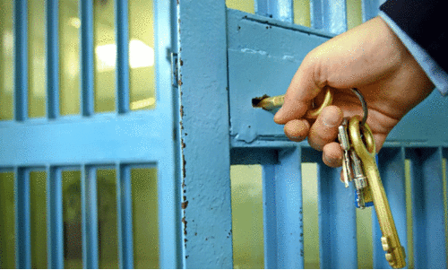 പീ​ഡി​പ്പി​ച്ചെ​ന്ന കേ​സി​ൽ മൊ​ഴി​മാ​റ്റി യു​വ​തി; ക​സ്റ്റ​ഡി​യി​ലെ​ടു​ത്ത യു​വാ​വി​നെ വി​ട്ട​യ​ച്ചു