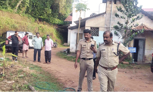 പള്ളിയിലെ മൂന്ന് നേർച്ചപ്പെട്ടികളിലെ പണം കവർന്നു പള്ളിയിലെ മൂന്ന് നേർച്ചപ്പെട്ടികളിലെ പണം കവർന്നു