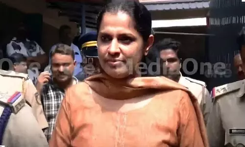 പി.പി. ദിവ്യയെ പൊലീസ് കസ്റ്റഡിയിൽ വിട്ടു; വൈകീട്ട് വരെ ചോദ്യം ചെയ്യും പി.പി. ദിവ്യയെ പൊലീസ് കസ്റ്റഡിയിൽ വിട്ടു; വൈകീട്ട് വരെ ചോദ്യം ചെയ്യും