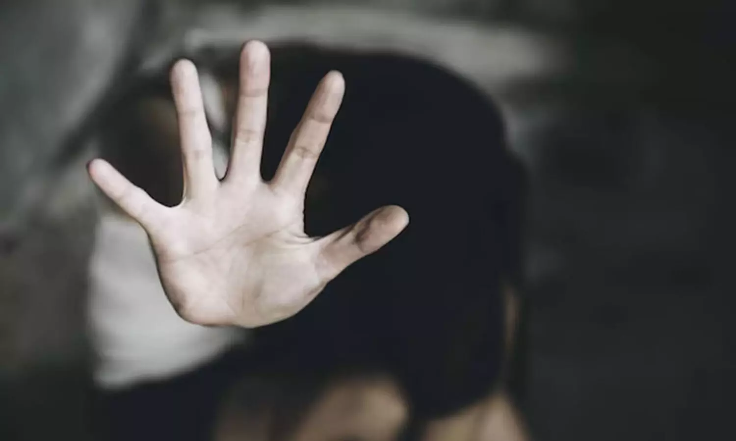 അരീക്കോട് മാനസിക വെല്ലുവിളി നേരിടുന്ന യുവതിയെ കൂട്ടബലാത്സംഗം ചെയ്തു; എട്ടുപേർക്കെതിരെ കേസ്