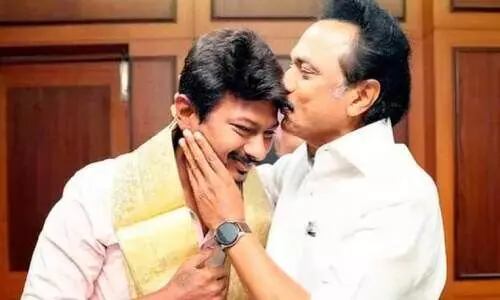 കു​ടും​ബ​ രാ​ഷ്ട്രീയ​ത്തി​ലെ   ബു​ൾഡോ​സ​റു​ക​ൾ   (വേ​താ​ള നൃ​ത്തം)