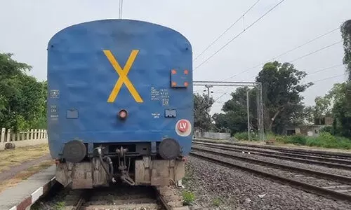 ഷൊർണൂരിൽ ട്രെയിൻ തട്ടി  നാല് ശുചീകരണ തൊഴിലാളികൾക്ക് ദാരുണാന്ത്യം