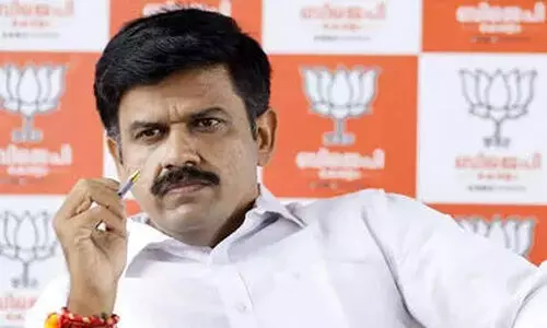 ബി.ജെ.പി നേതാവ് സന്ദീപ് വാര്യർ സി.പി.എമ്മിലേക്ക്? നേതാക്കളുമായി ചർച്ച നടത്തി