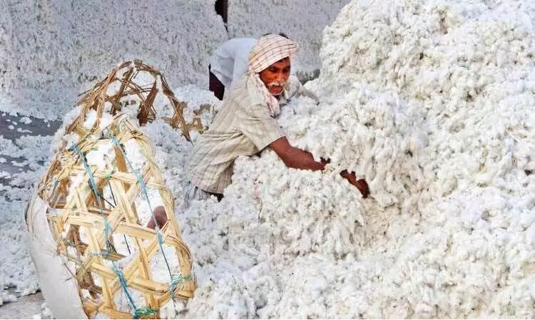 നിങ്ങളുടെ വസ്​ത്രത്തിൽ ഉണങ്ങിമങ്ങിയ   വിയർപ്പും ചോരയും