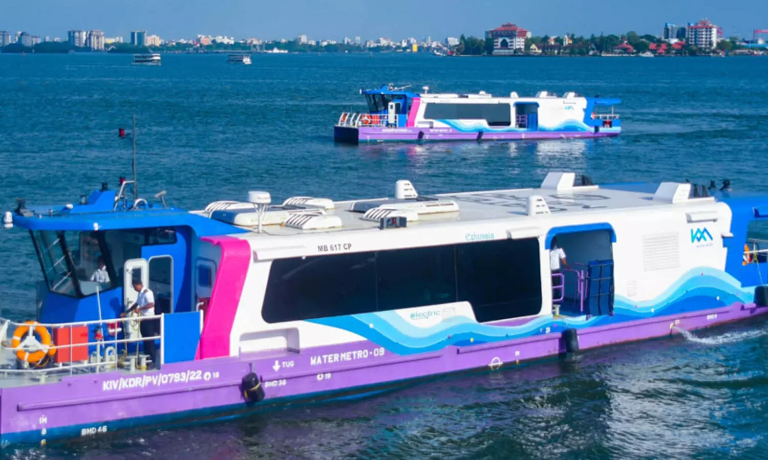 വാട്ടർ മെട്രോ ബോട്ടുകൾ കൂട്ടിയിടിച്ച സംഭവം: അപകടം നടന്നിട്ടില്ല; അടിസ്ഥാനരഹിതമായ ആരോപണമെന്ന് അധികൃതർ