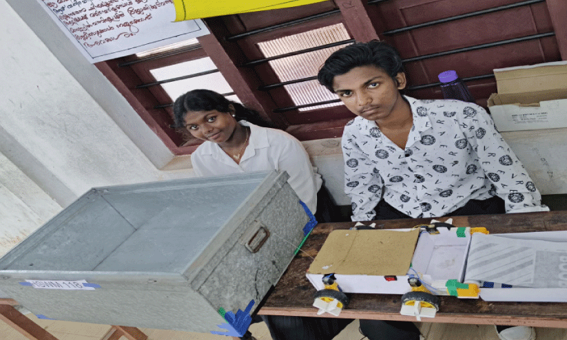 വാട്ട് ആൻ ഐഡിയ സർജി..... ആമയിഴഞ്ചാൻ ആവർത്തിക്കാതിരിക്കാൻ പുതിയ ആശയവുമായി വിദ്യാർഥികൾ വാട്ട് ആൻ ഐഡിയ സർജി..... ആമയിഴഞ്ചാൻ ആവർത്തിക്കാതിരിക്കാൻ പുതിയ ആശയവുമായി വിദ്യാർഥികൾ